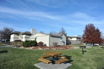 Wilshire bbq/picnic area